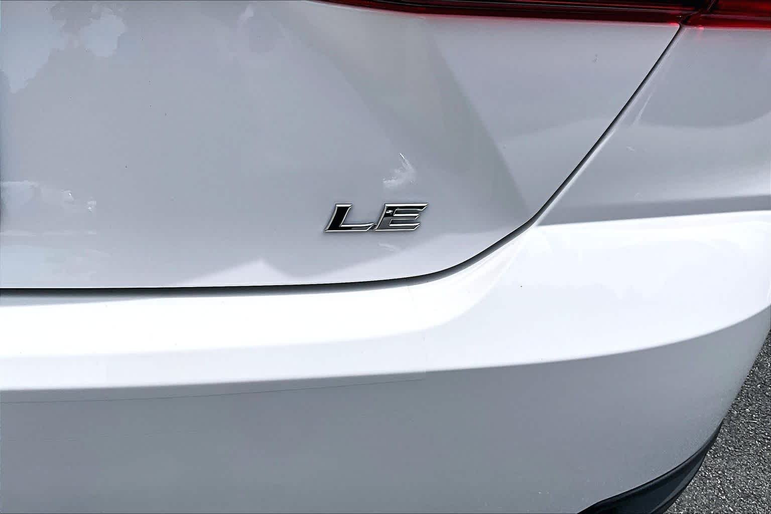 Used 2025 Ice Cap Toyota LE image 10