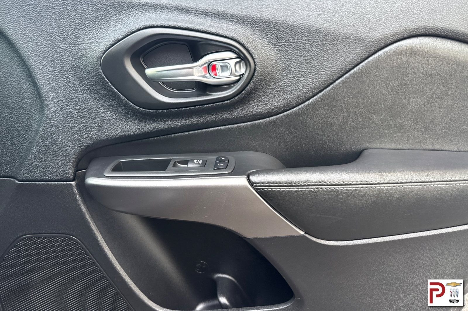 Used 2019 Gray Jeep Latitude Plus image 20