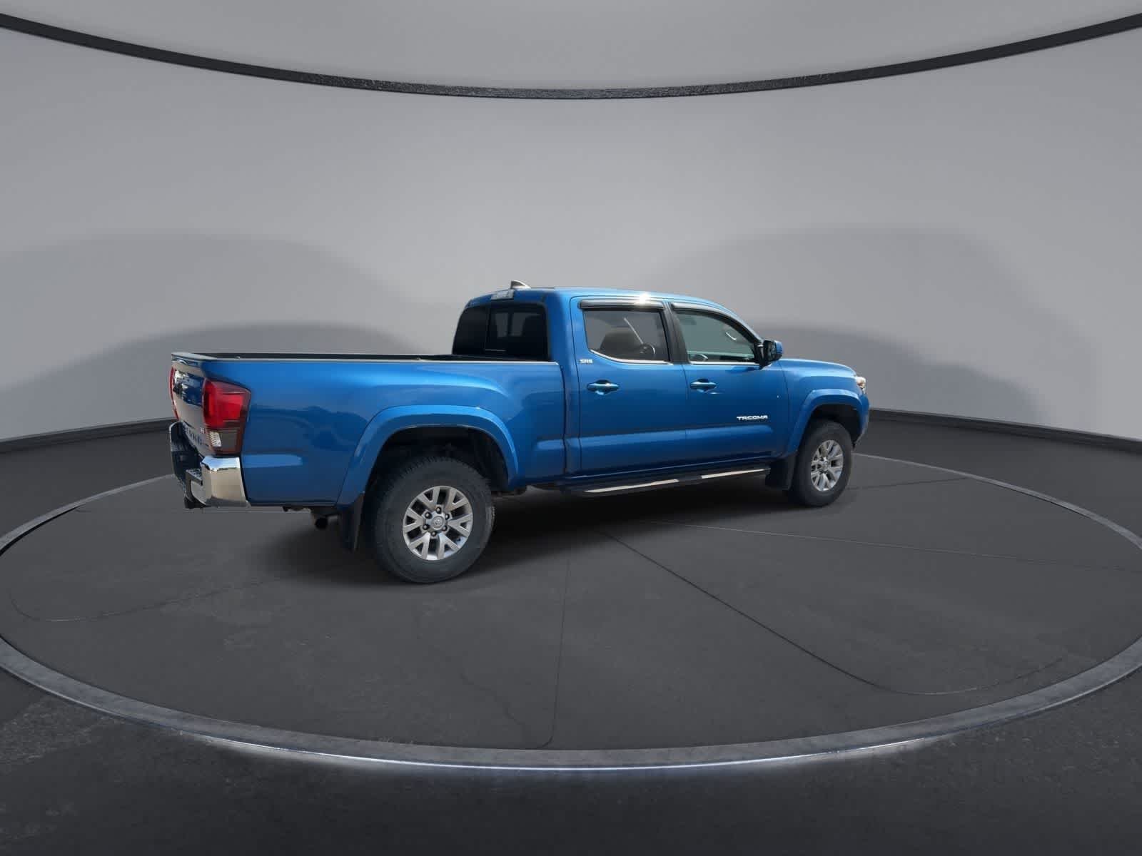 Used 2018 Blazing Blue Pearl Toyota SR5 image 8