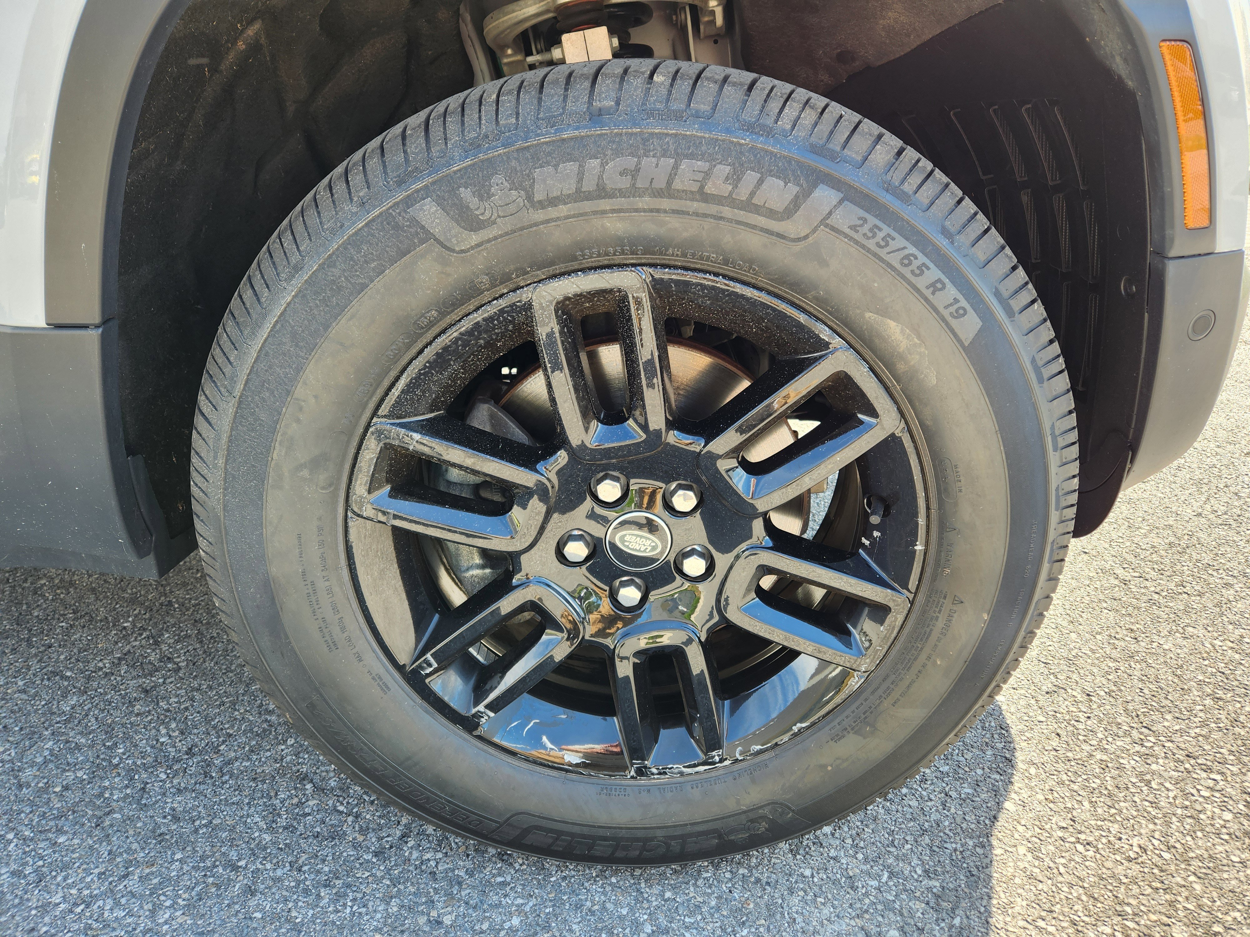 Certified Used 2025 Fuji White Land Rover S image 7
