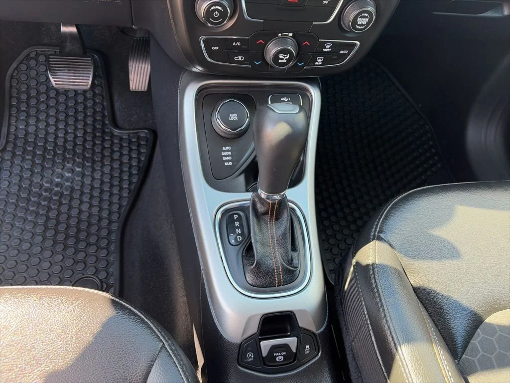 Certified Used 2020 Red Jeep Latitude image 28