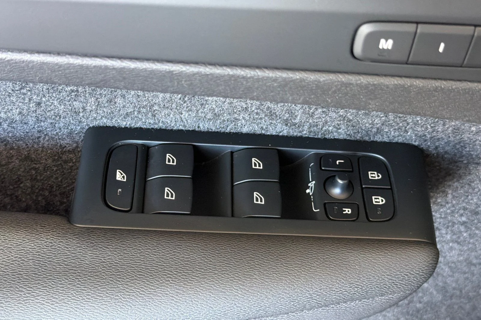 Used 2023 Gray Volvo Ultimate image 11
