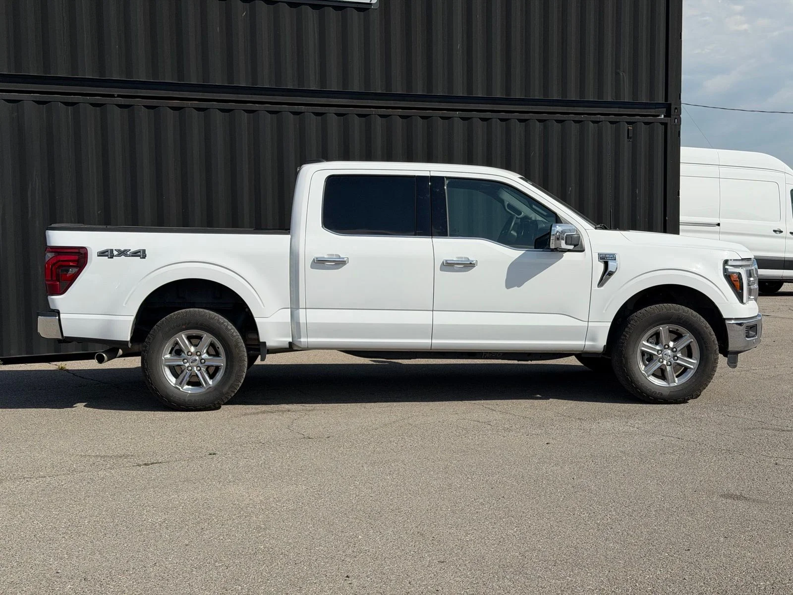 Used 2025 White Ford Lariat image 3