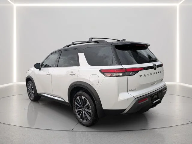 New 2026 Everest White Pearl TriCoat / Super Black Two-tone Nissan Platinum image 4