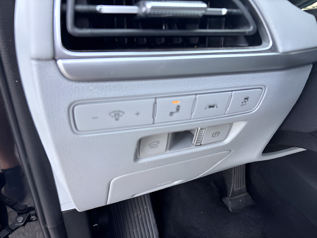 Certified Used 2022 Blue Hyundai SEL image 29