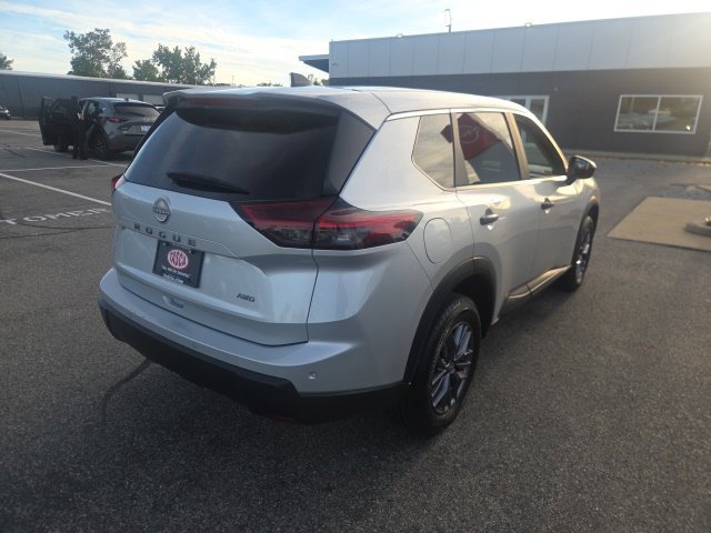 Used 2024 Silver Nissan S image 6