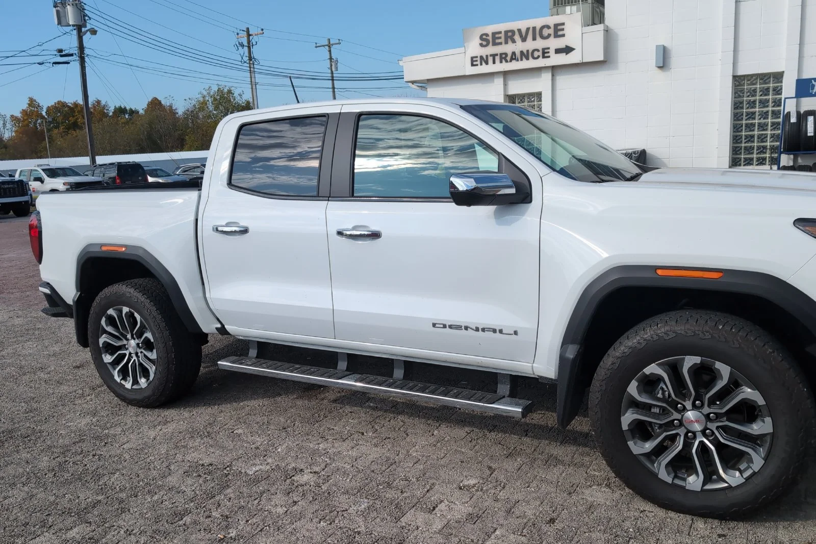 Used 2024 Summit White GMC Denali image 3