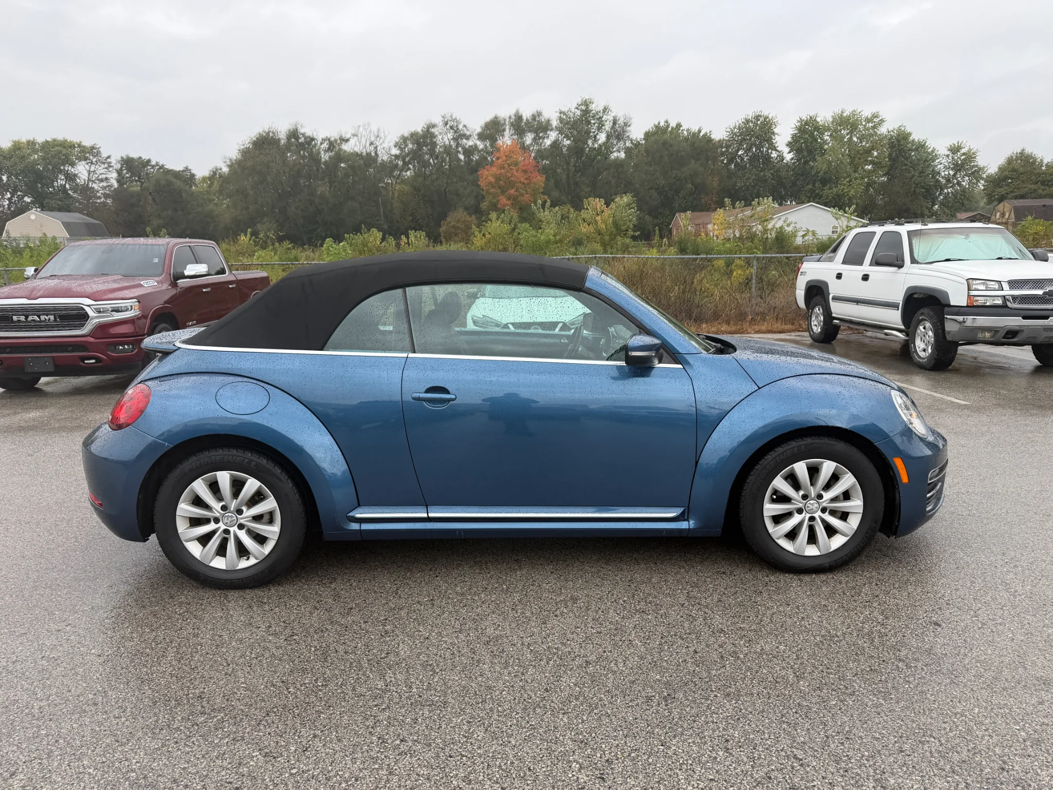Used 2018 Blue Volkswagen SE image 12