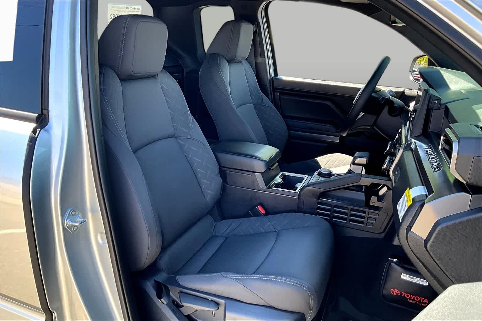 2026 Toyota Tacoma SR5 - Photo 8