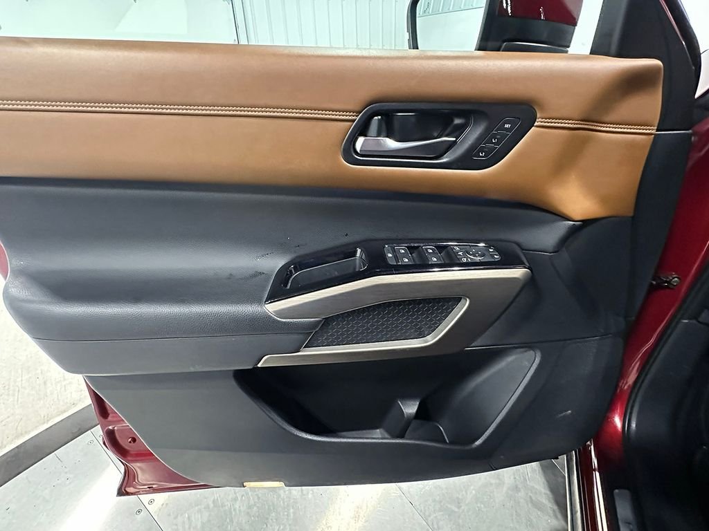 Used 2022 Red Nissan Platinum image 20
