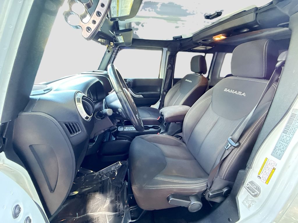Used 2018 Bright White Clearcoat Jeep Sahara image 17