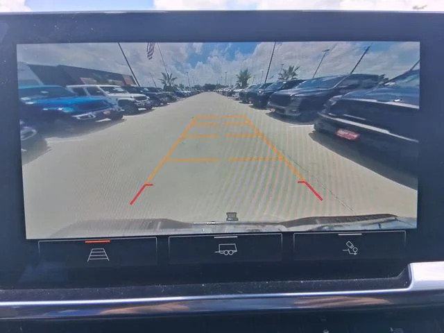 Used 2025 White GMC SLE image 12