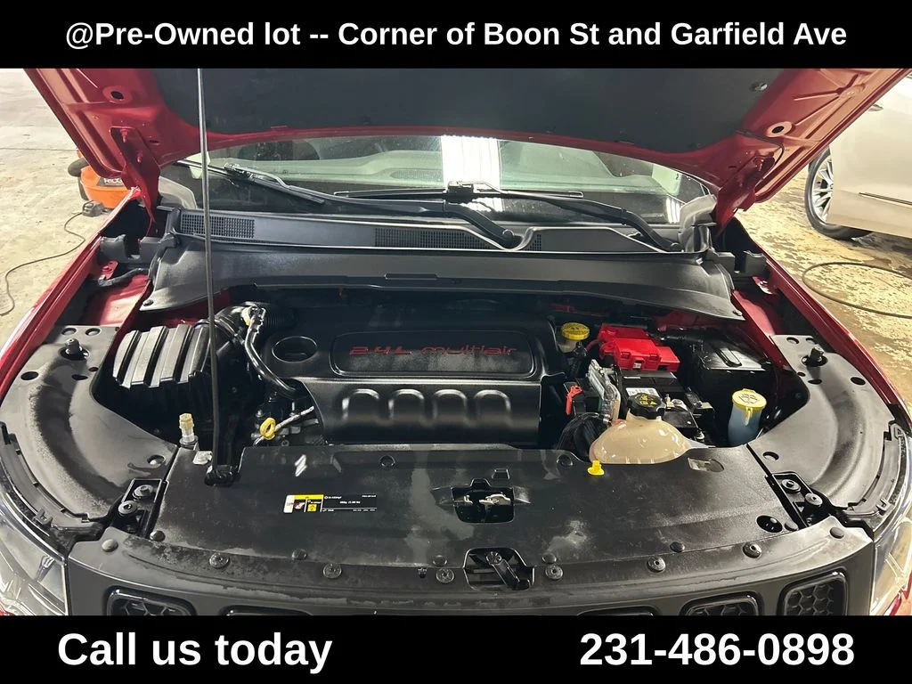 Used 2020 Red Jeep Latitude image 10