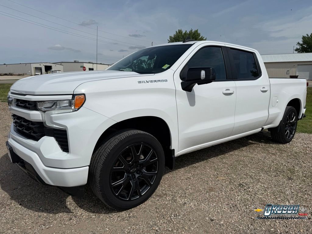 Used 2022 White Chevrolet RST image 7