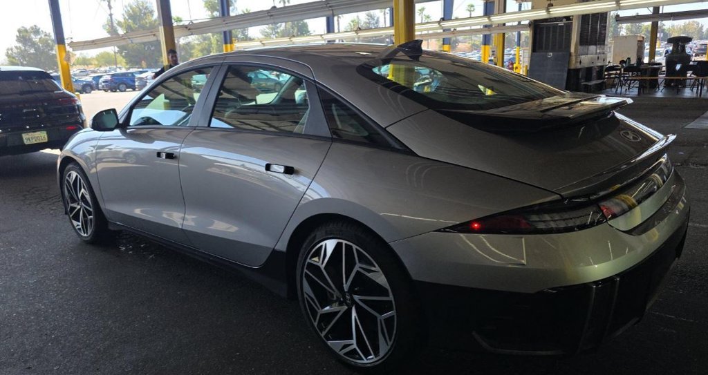 Used 2024 Silver Hyundai SEL image 4