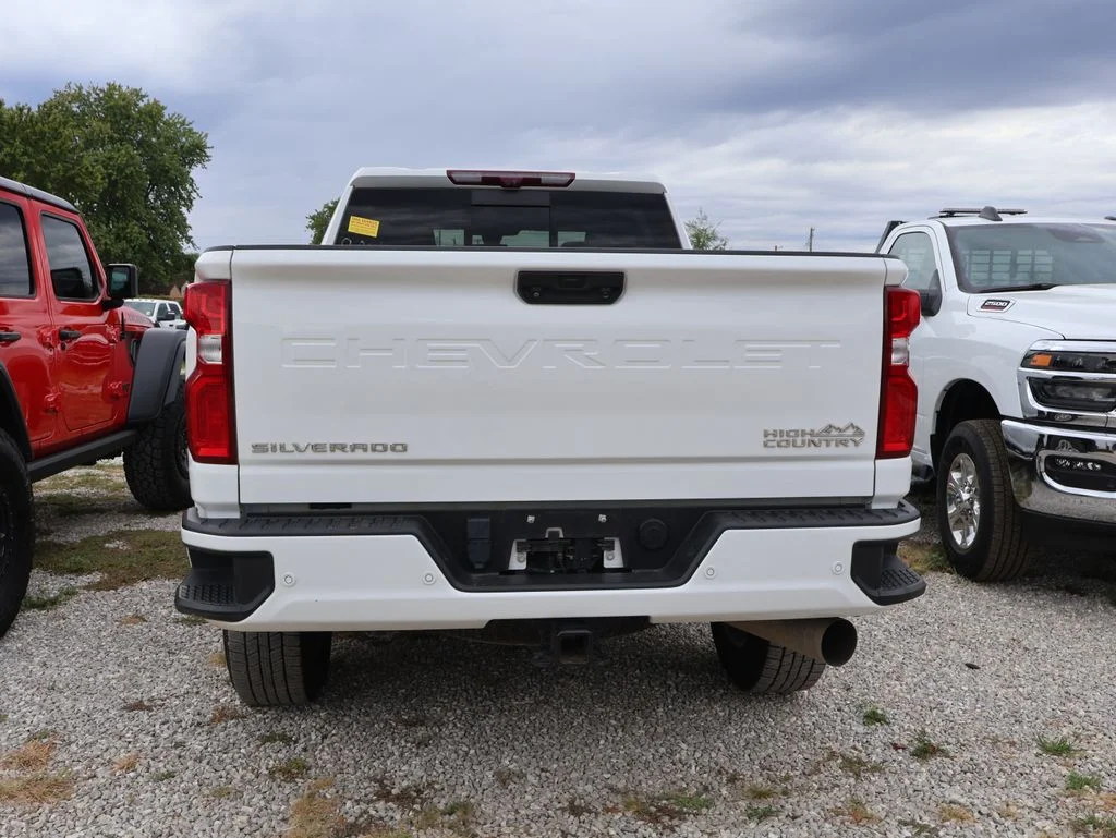 Used 2022 White Chevrolet High Country image 19