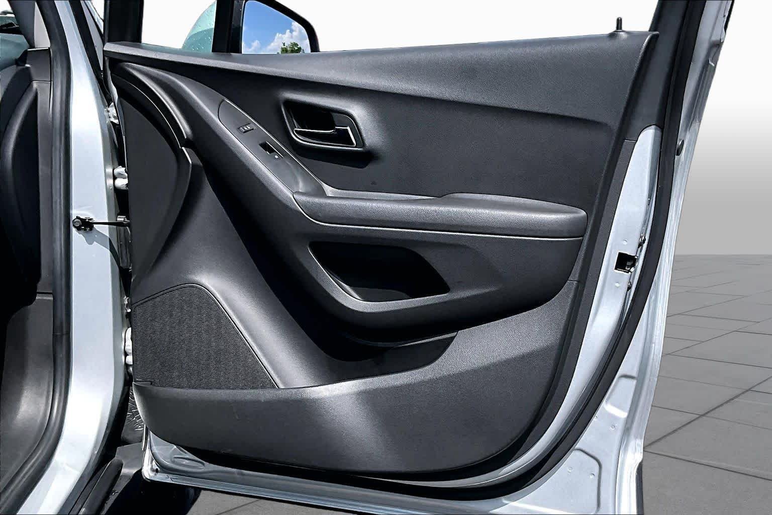 Used 2020 Silver Ice Metallic Chevrolet LT image 22
