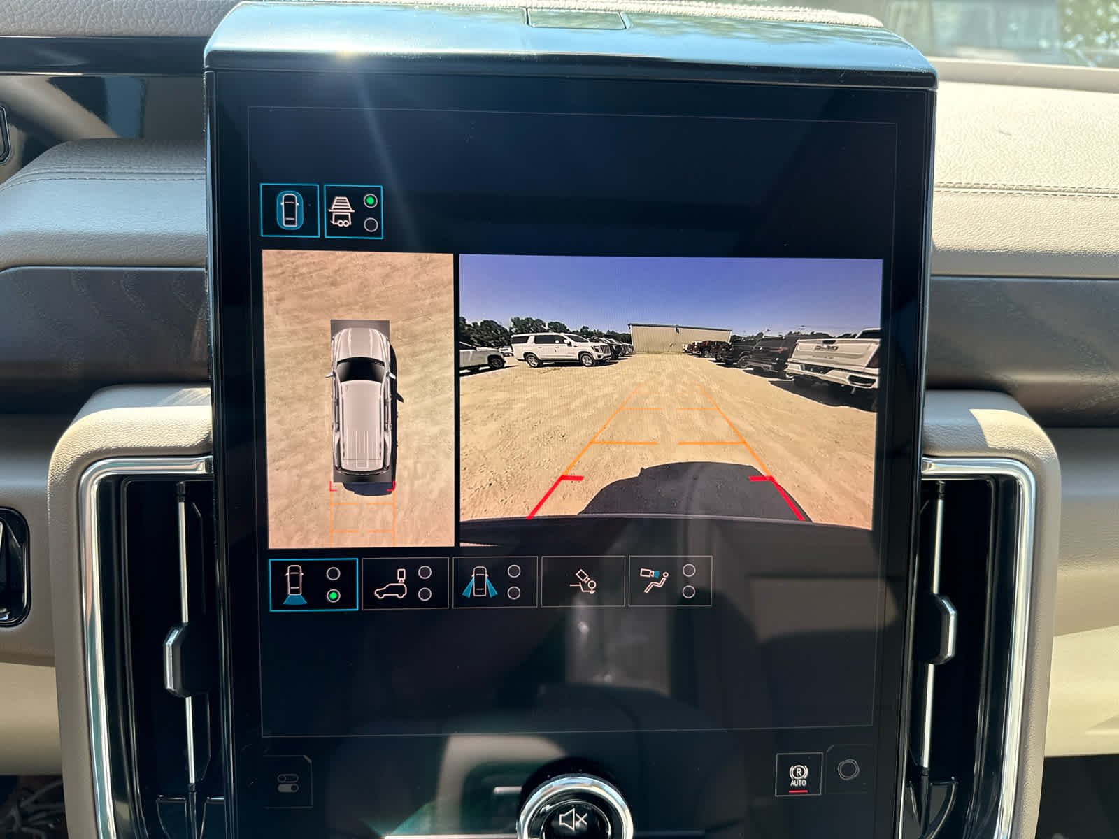 2026 GMC Yukon Denali - Photo 19