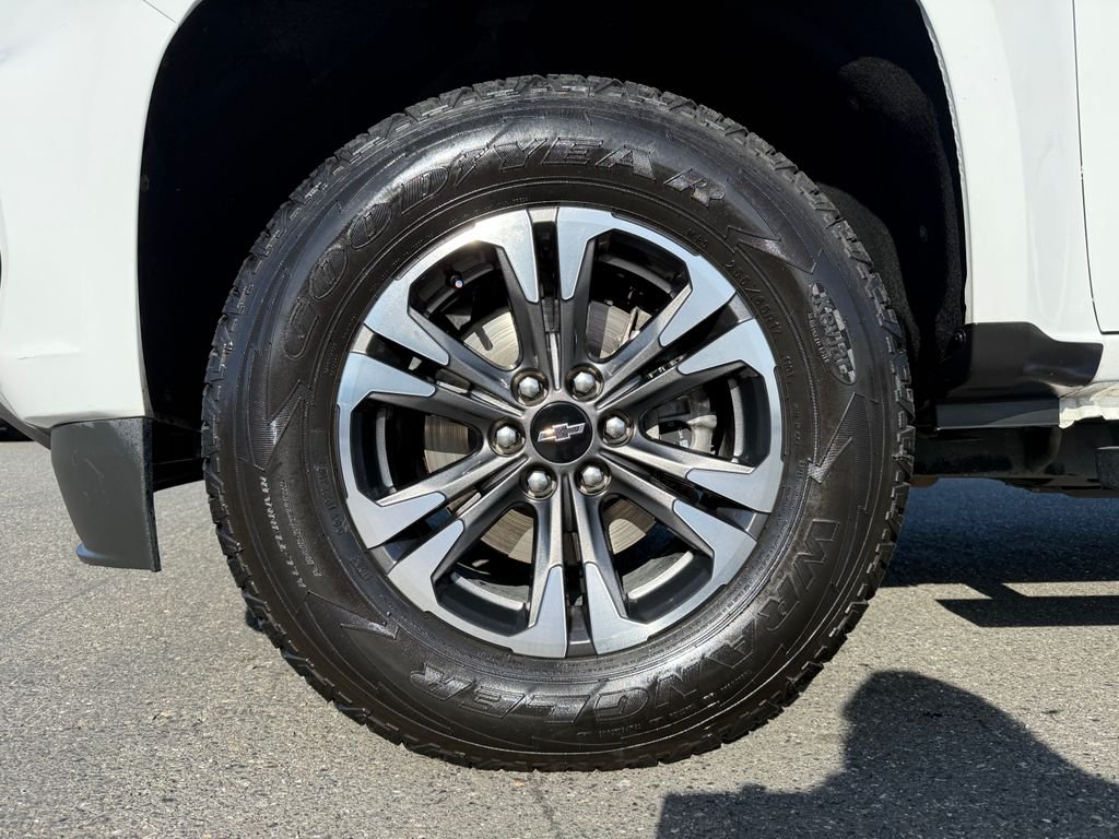 Used 2022 White Chevrolet Z71 image 9