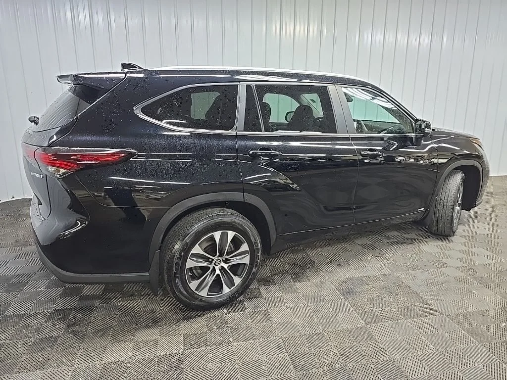 Used 2024 Black Toyota XLE image 3