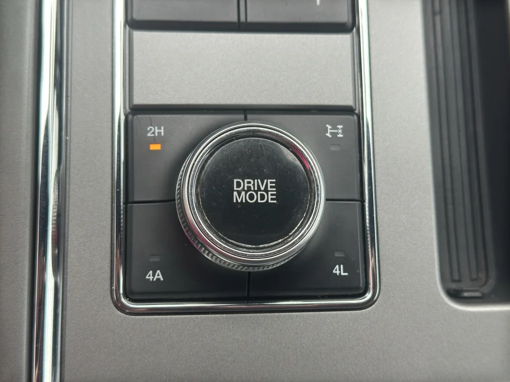 Used 2018 Shadow Black Ford XLT image 19