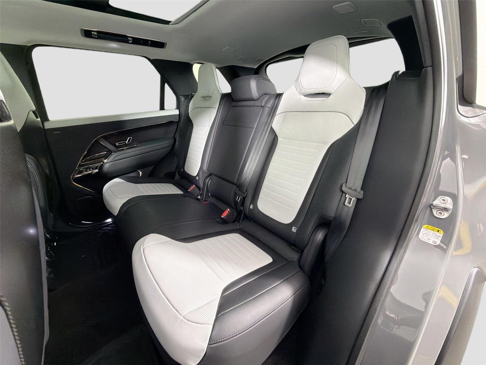 Used 2025 Marl Grey in Gloss finish Land Rover SV Edition Two image 23