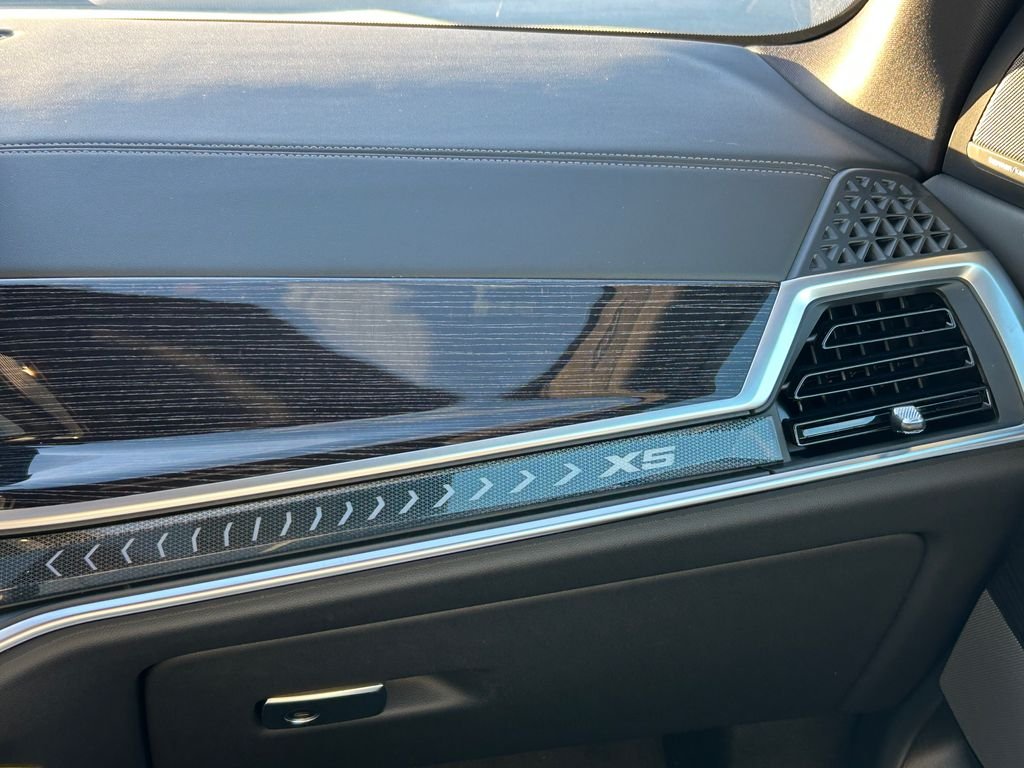 New 2026 Dravit Grey Metallic BMW xDrive50e image 26
