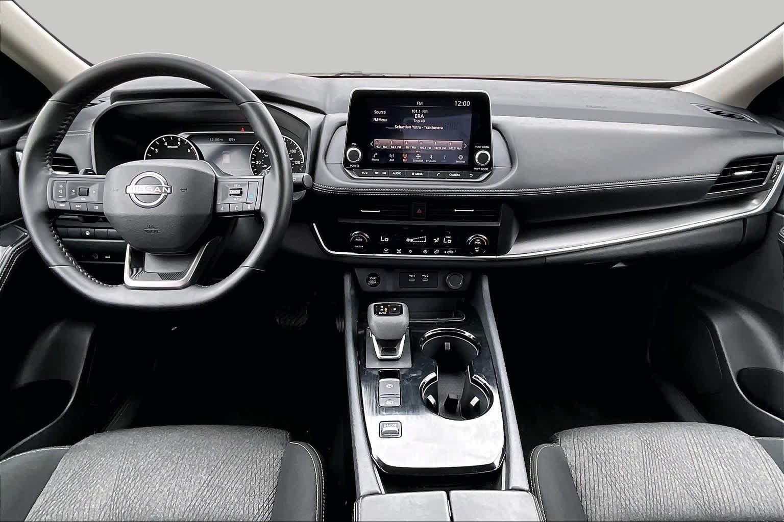Used 2025 Everest White Pearl Nissan SV image 16