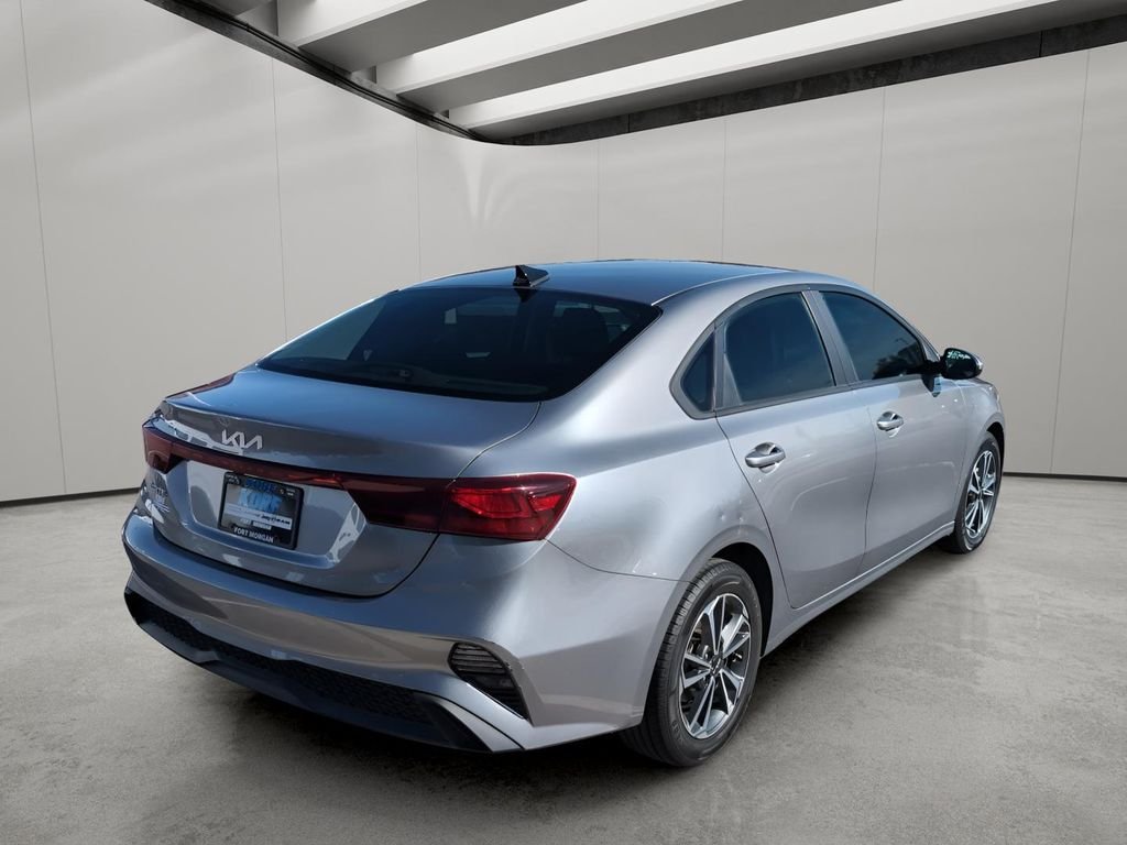 Used 2023 Gray Kia LXS image 5