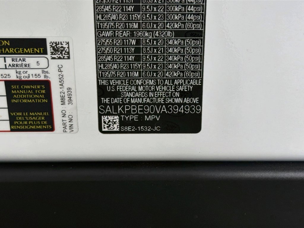 New 2027 Fuji White Land Rover SE image 35