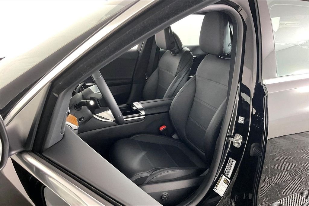 2025 Mercedes-Benz C-Class Sedan C 300 - Photo 17
