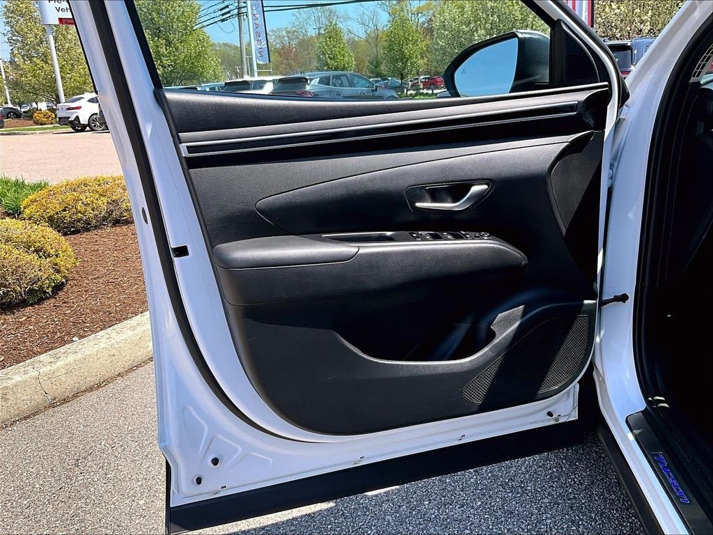Used 2023 White Hyundai SEL image 9