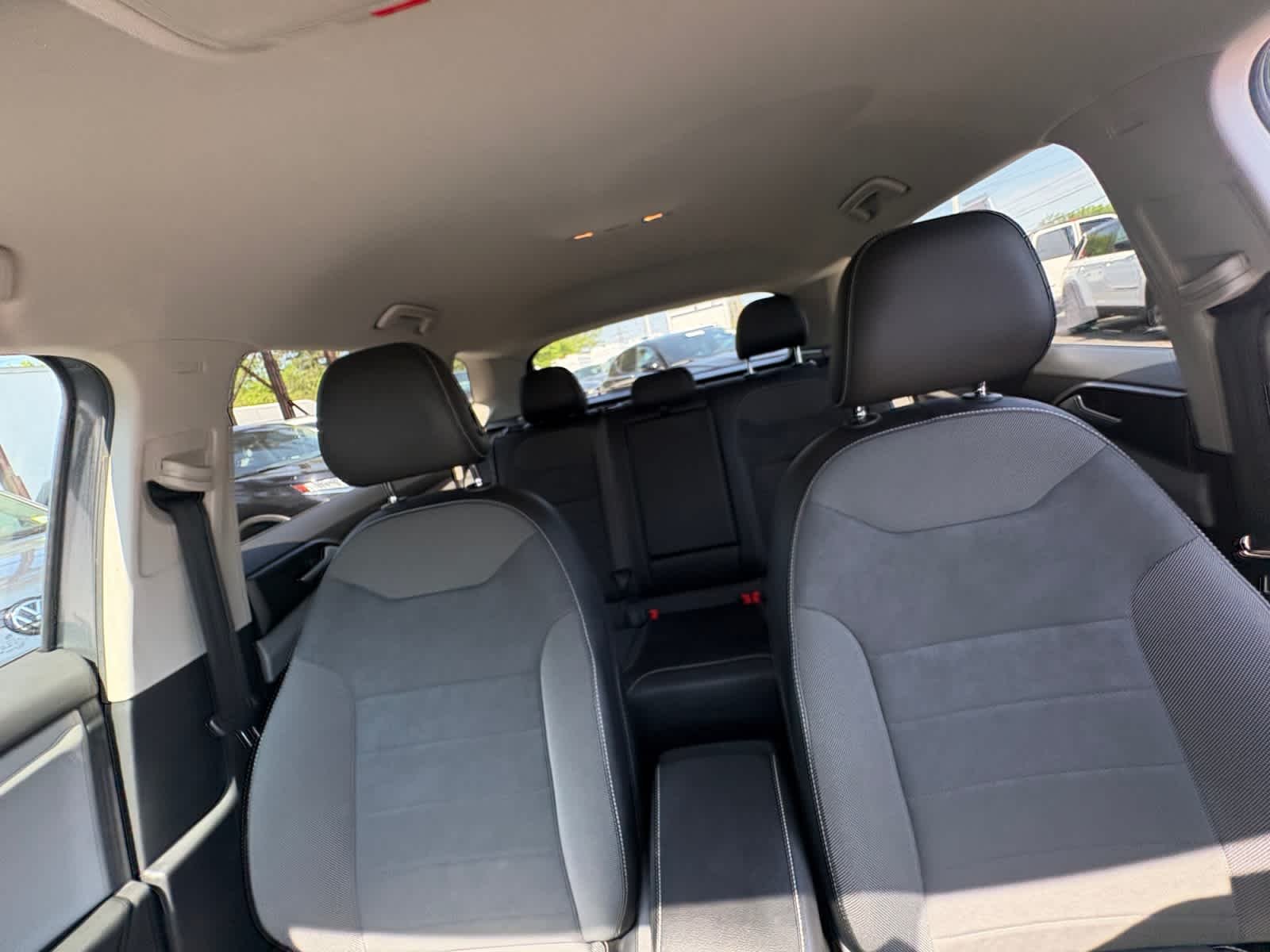 Used 2022 Platinum Gray Metallic Volkswagen SE image 39