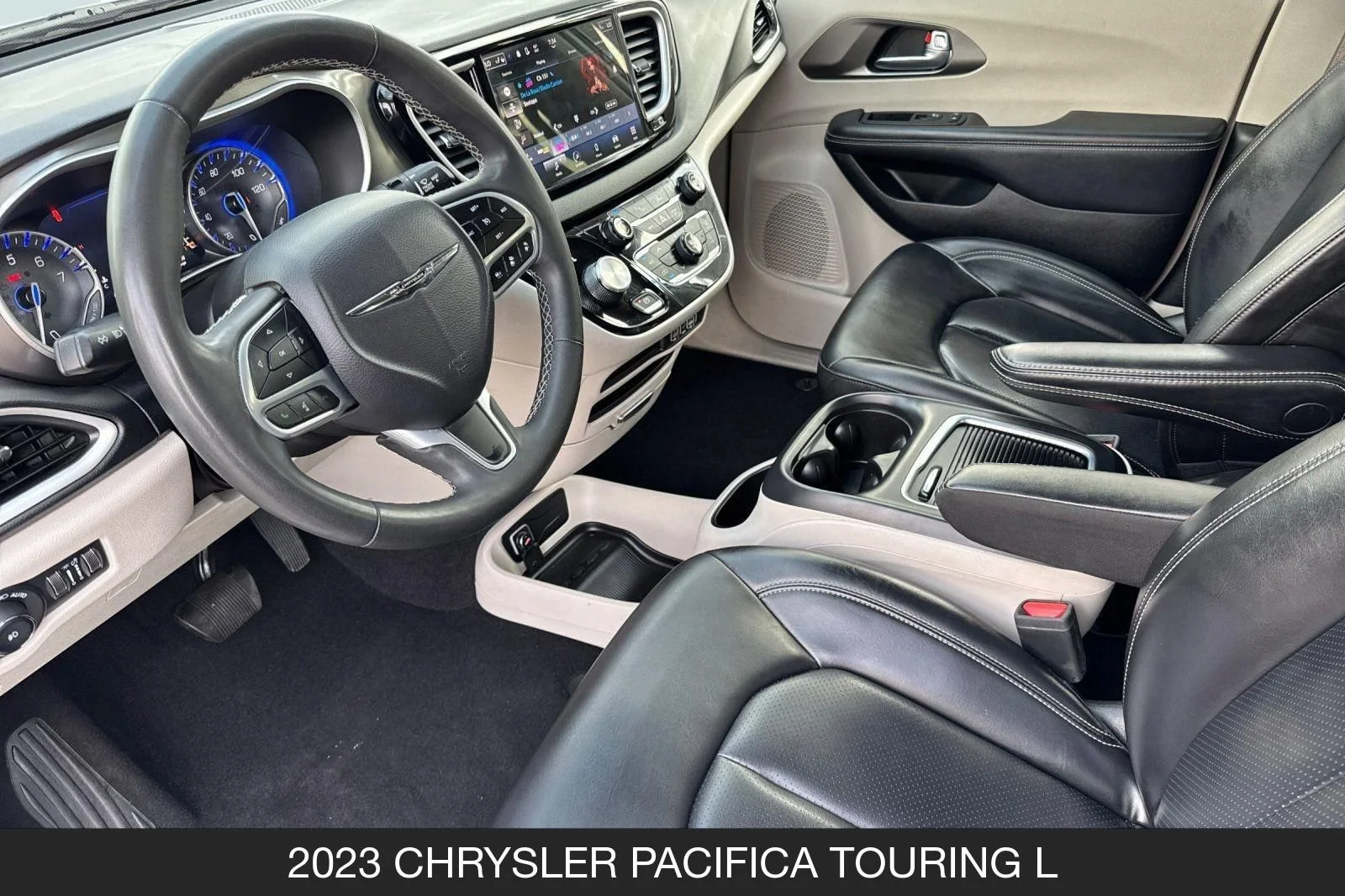 Used 2023 Bright White Clearcoat Chrysler Touring L image 12