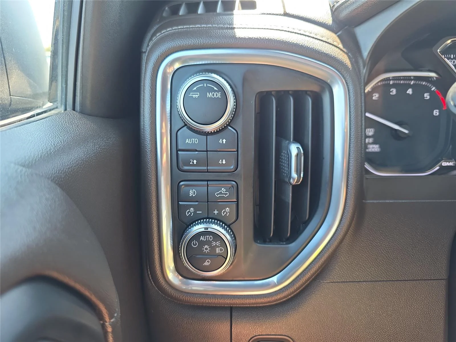 Used 2021 Onyx Black GMC SLT image 21