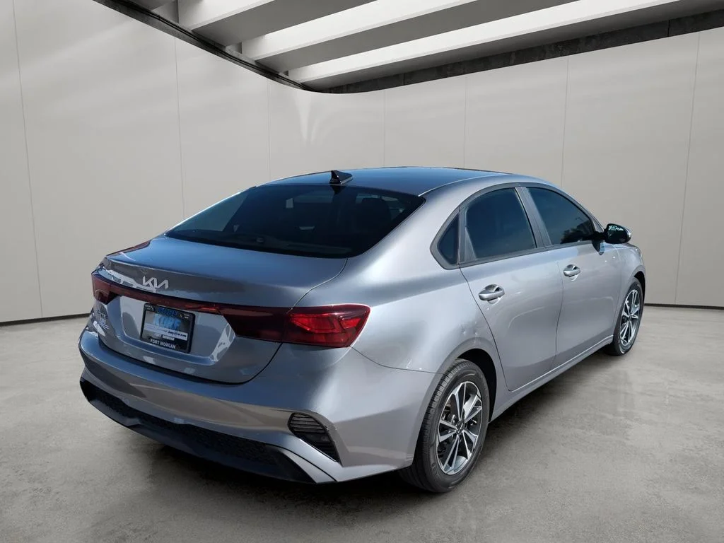 Used 2023 Gray Kia LXS image 5