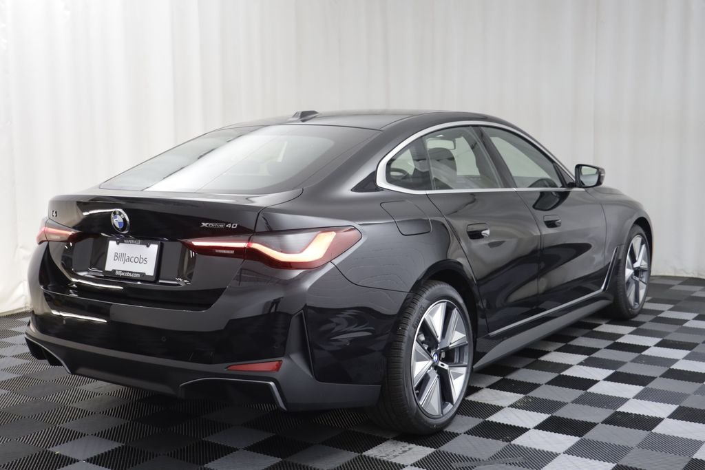 New 2026 Black Sapphire Metallic BMW xDrive40 image 17