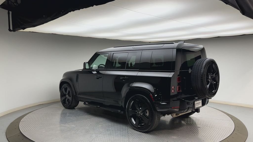 Used 2025 Santorini Black Metallic Land Rover X-Dynamic SE image 4