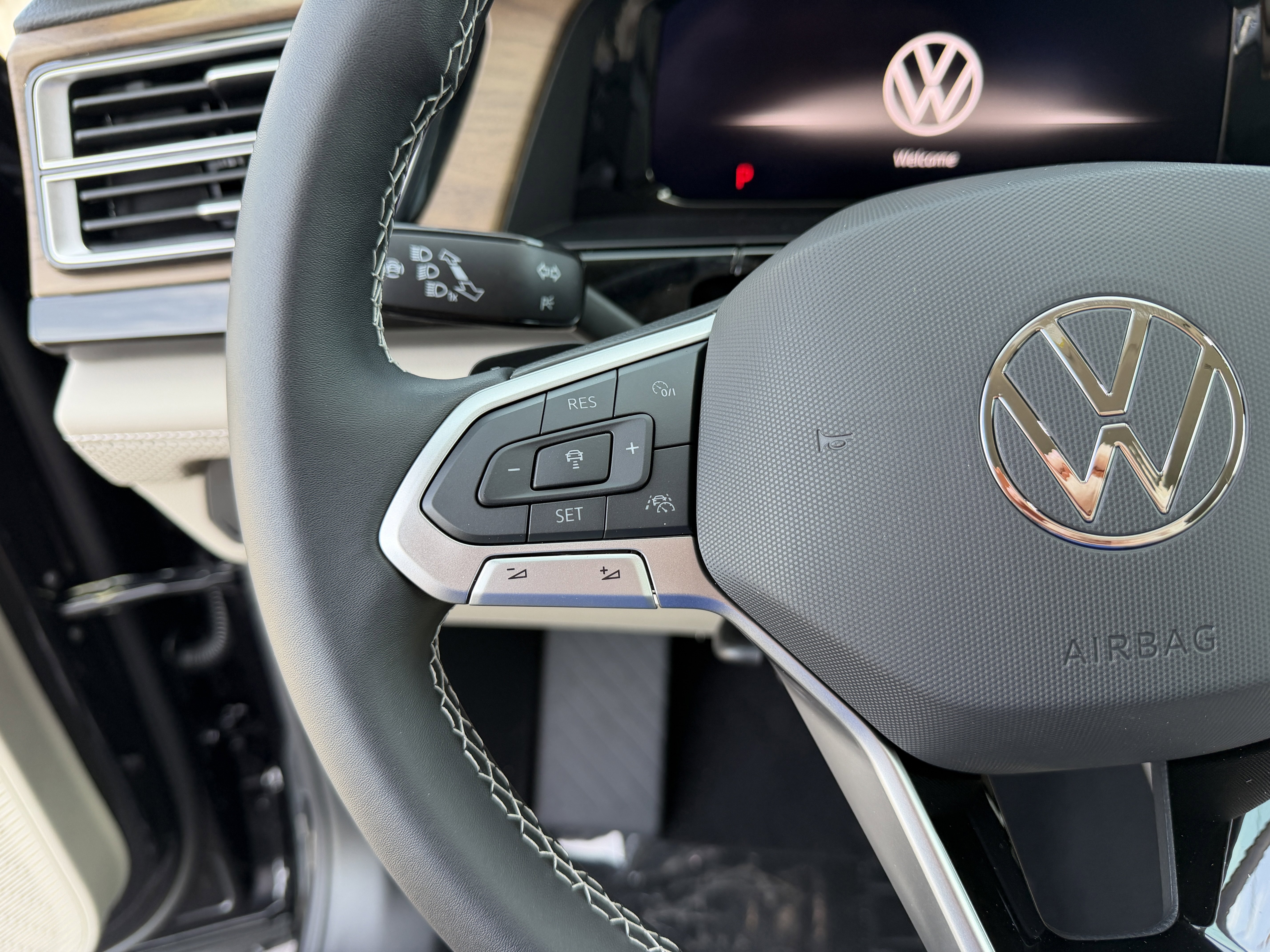New 2026 Deep Black Pearl Volkswagen 2.0T SE w/Technology image 16