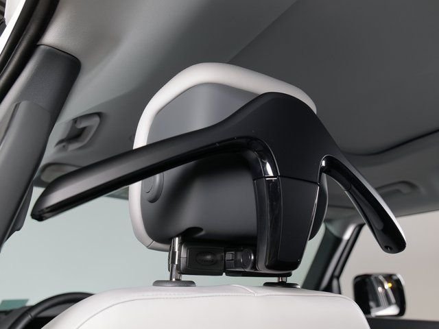New 2026 Fuji White Land Rover X-Dynamic SE image 21