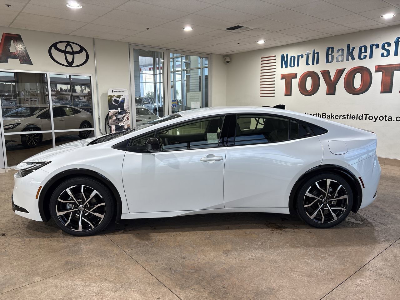 2026 Toyota Prius Plug-in Hybrid XSE - Photo 7