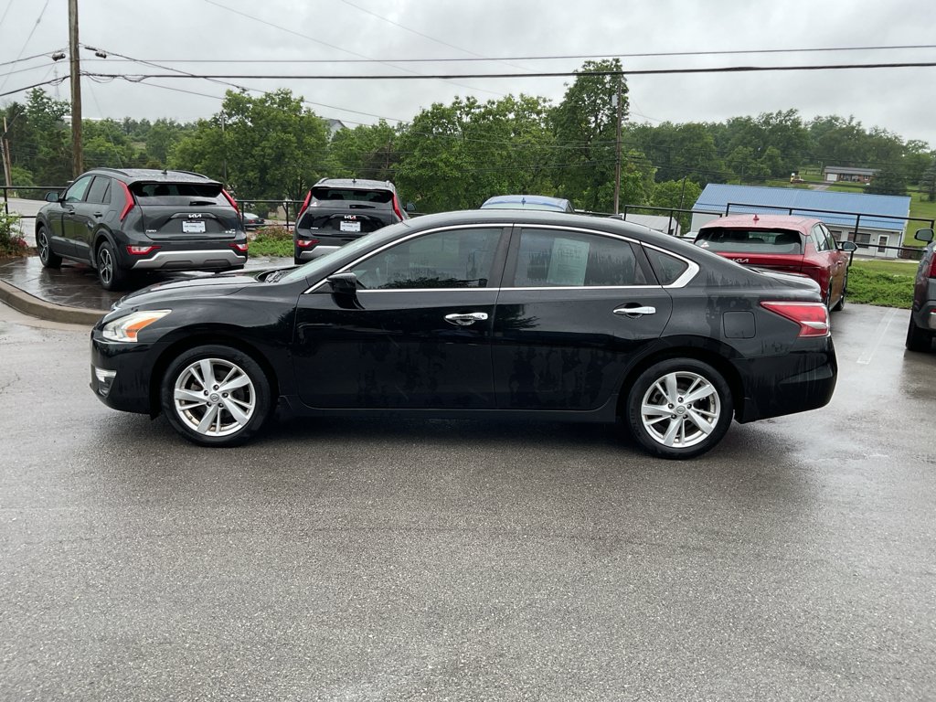 Used 2013 Super Black Nissan 2.5 SV image 6