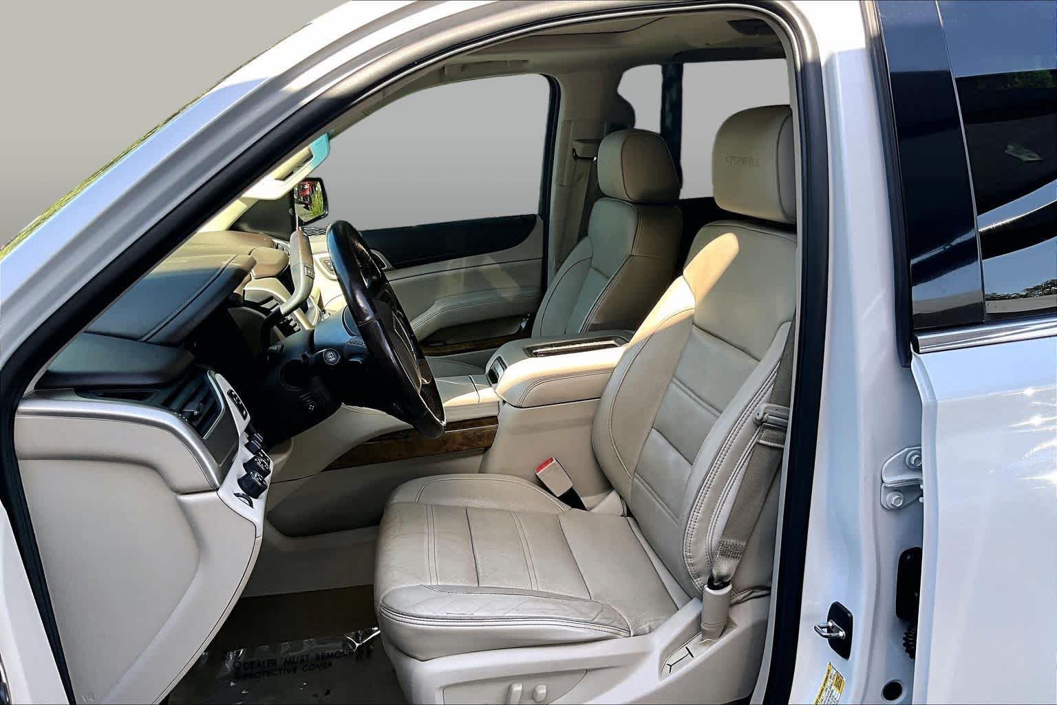 Used 2016 White Frost Tricoat GMC Denali image 9