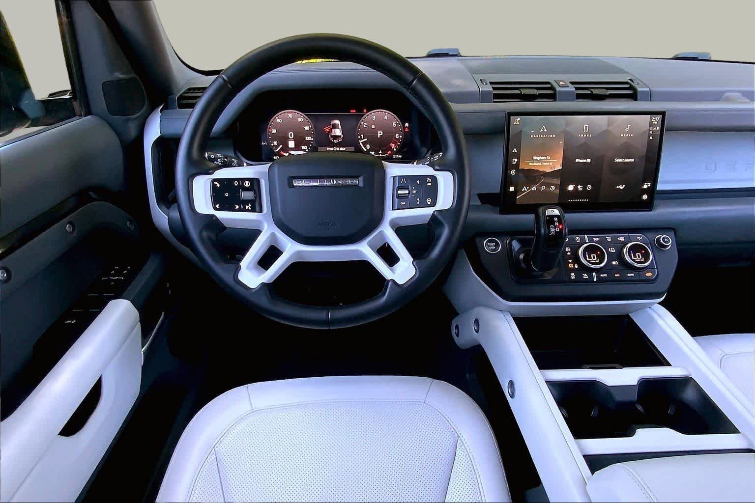 Used 2025 Santorini Black Metallic Land Rover S image 6