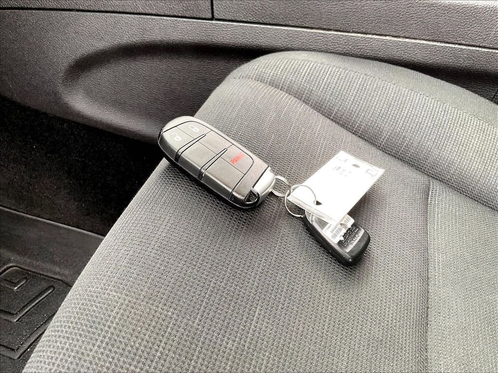 Used 2014 White/off-white Jeep Laredo image 30