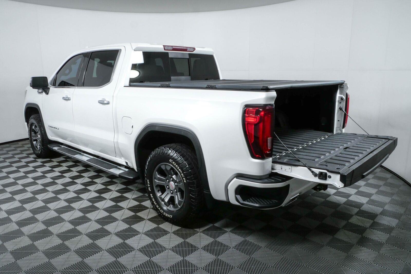 Used 2021 White GMC Denali image 31