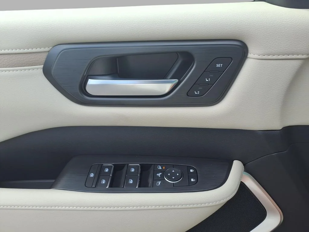 New 2026 Aspen White TriCoat Nissan Platinum image 16