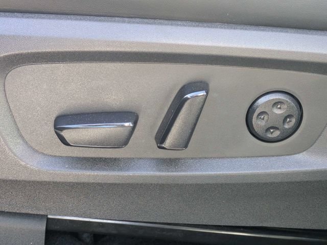 Certified Used 2023 White INFINITI LUXE image 21