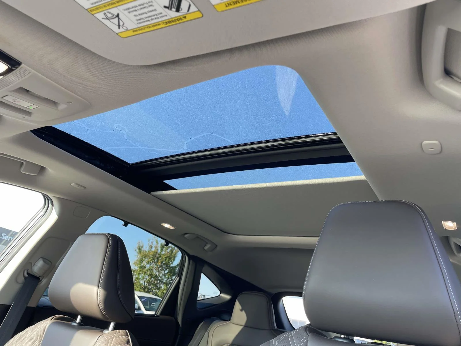 Used 2025 Everest White Pearl Tricoat Nissan Platinum image 9