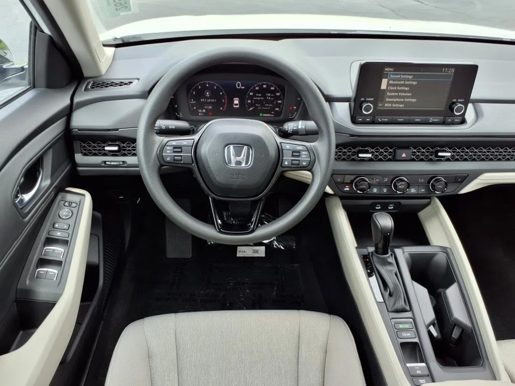 2025 Honda Accord SE - Photo 15